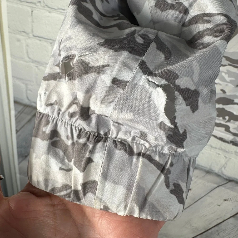 Lululemon Here to Move Windbreaker Jacket 6 Camo Grey Full Zip Hood FLAW